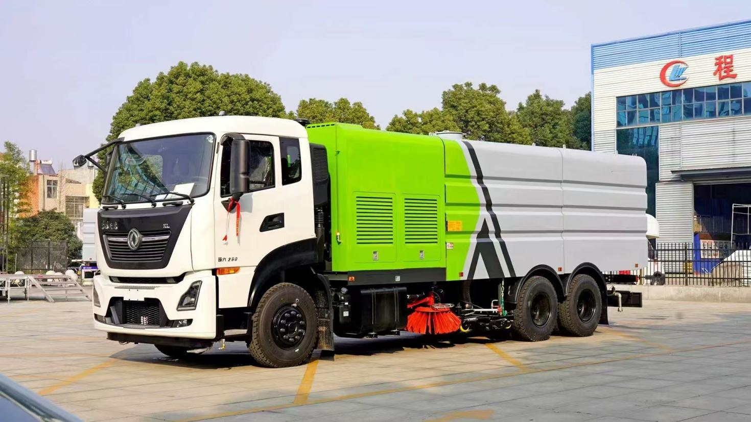 Large Dongfeng washing and sweeping vehicle