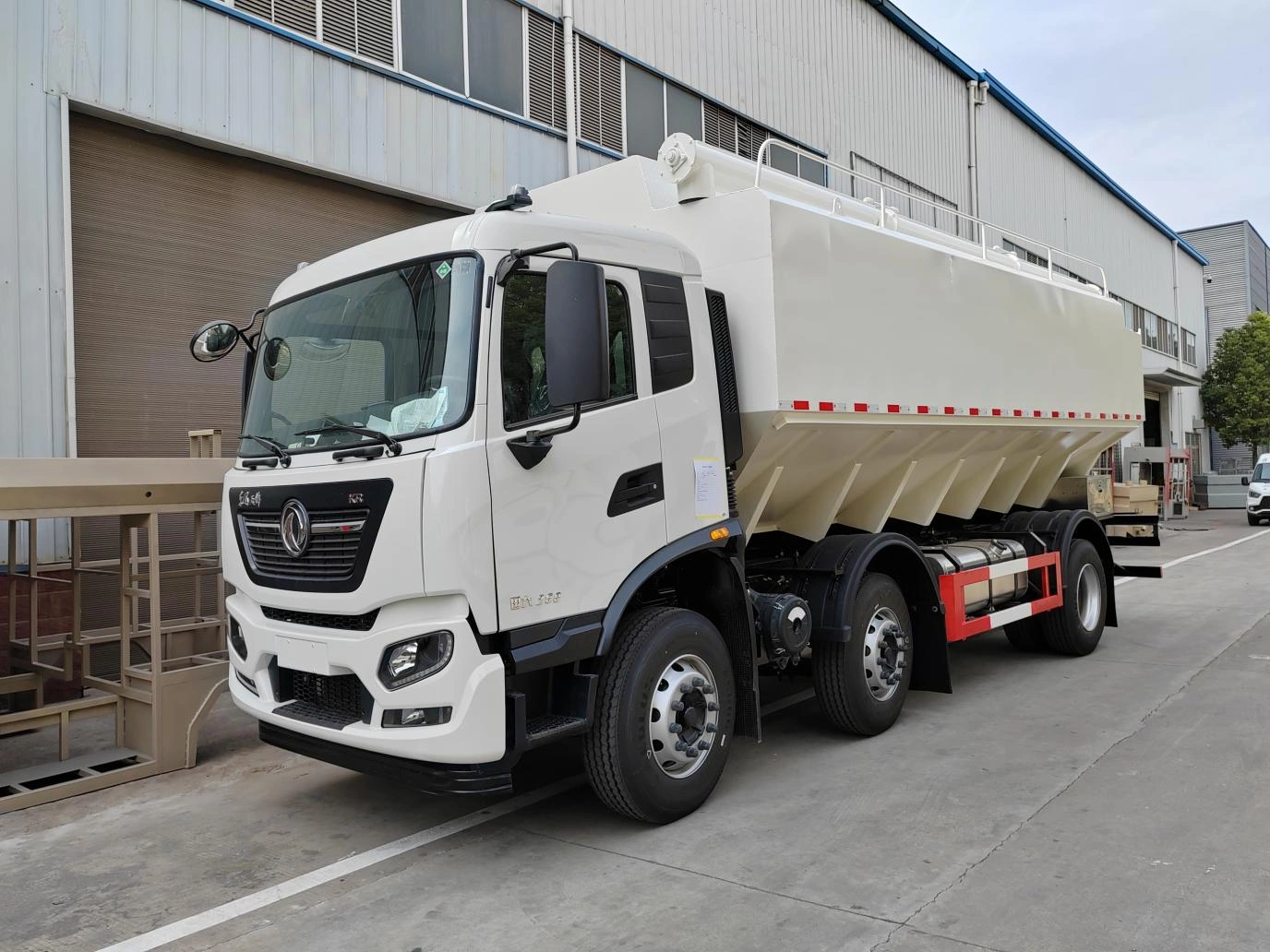 30 cubic meter bulk feed truck
