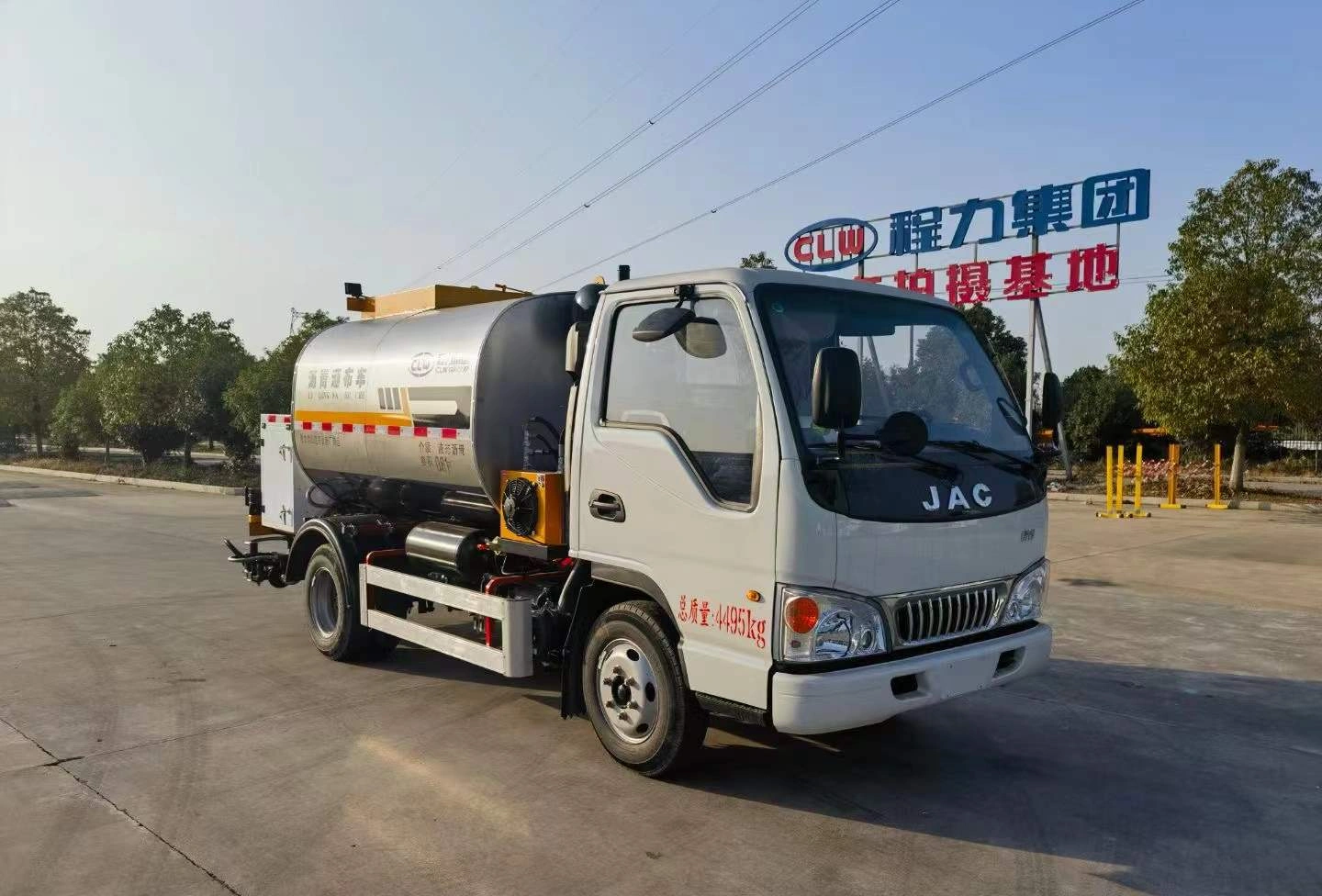 8 cubic meter JAC asphalt distributor