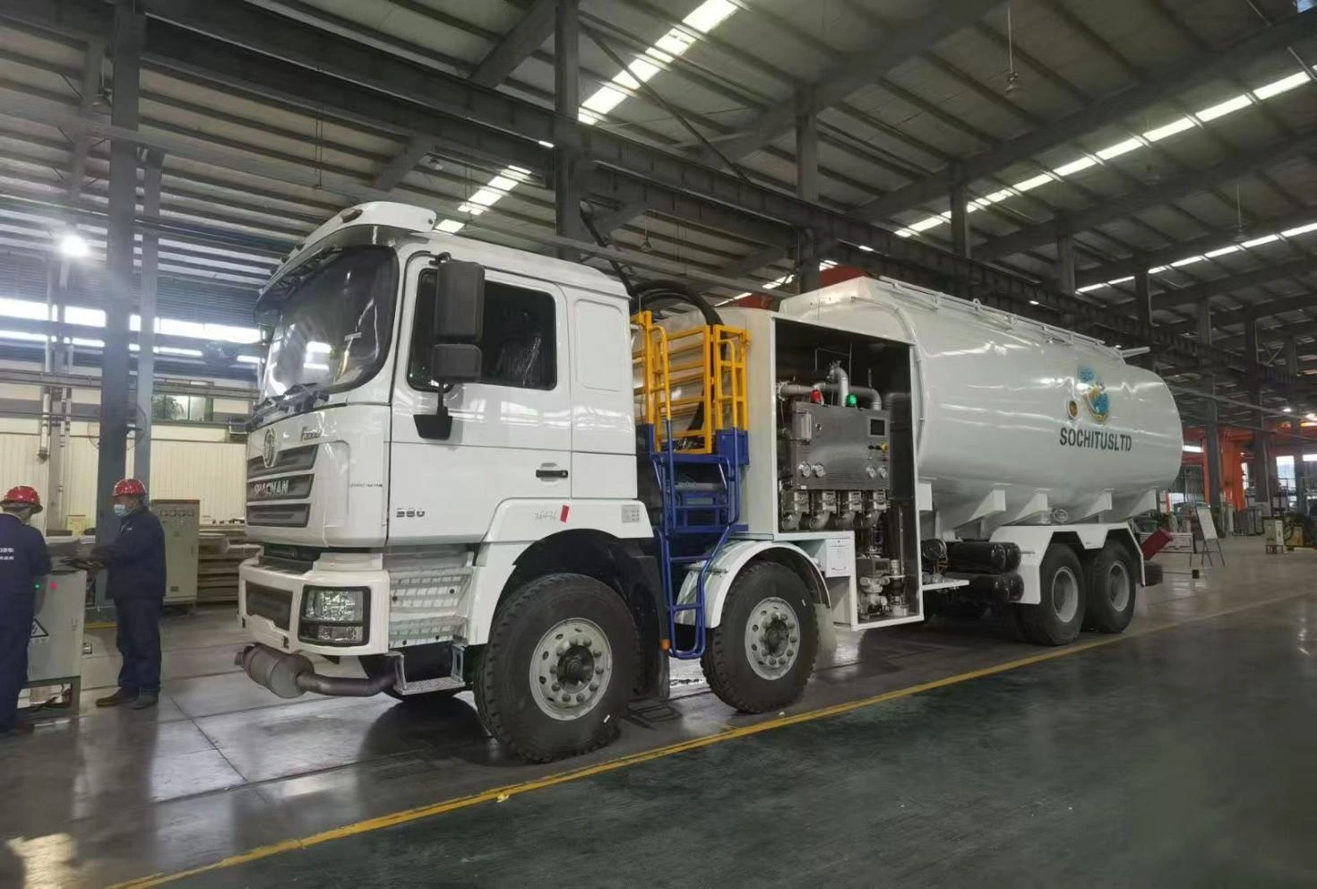 25 cubic aircraft refueling truck