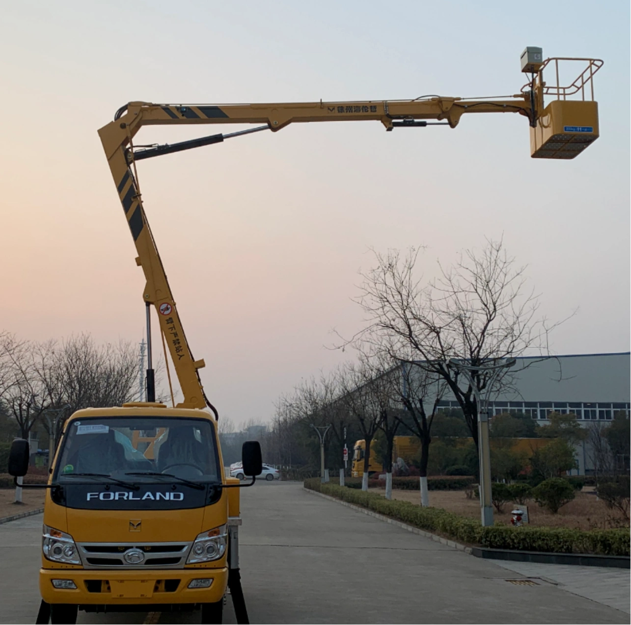 Futian aerial work vehicle (13m folding arm)