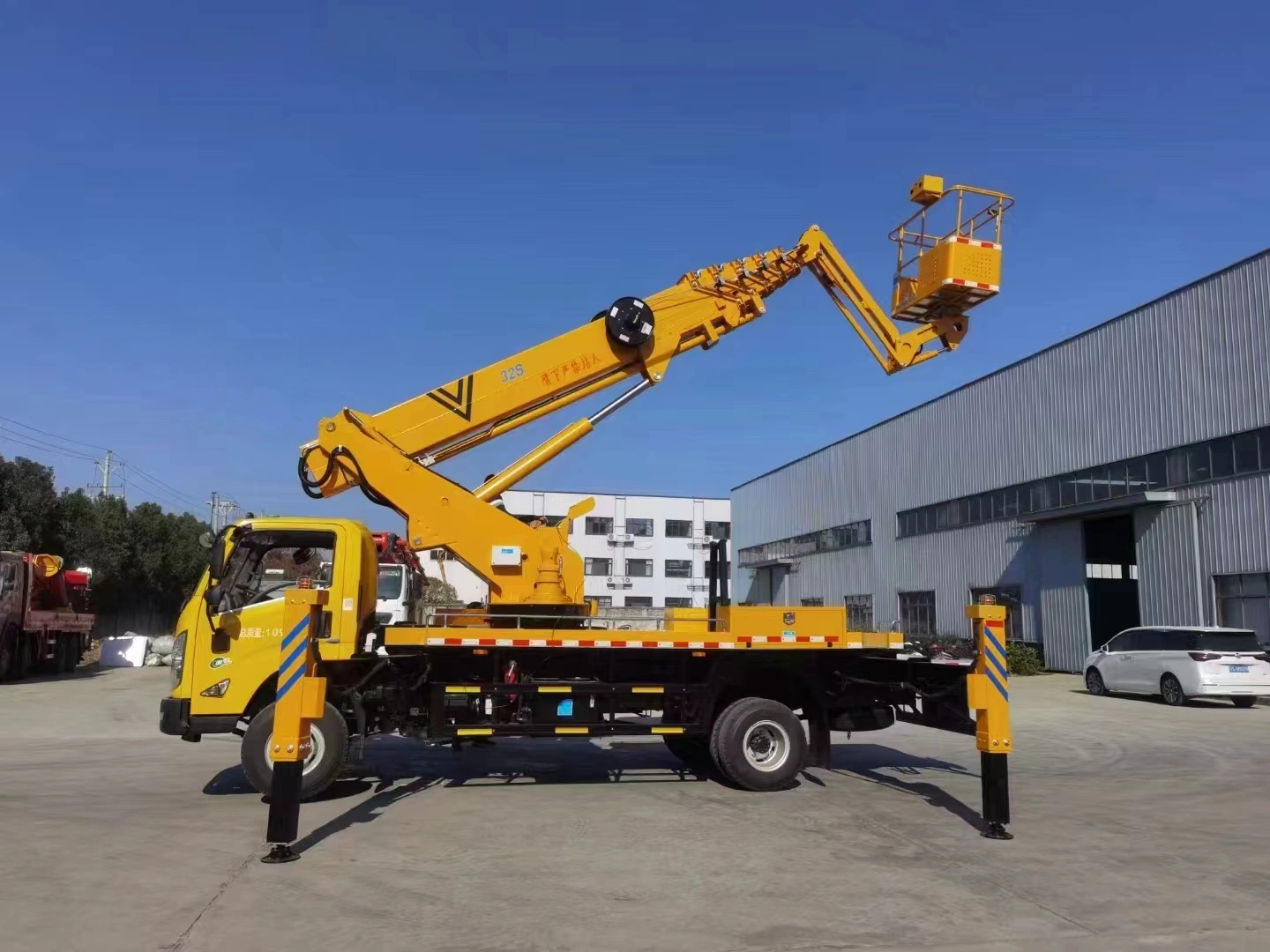 Jiangling aerial work platform (32m straight arm)