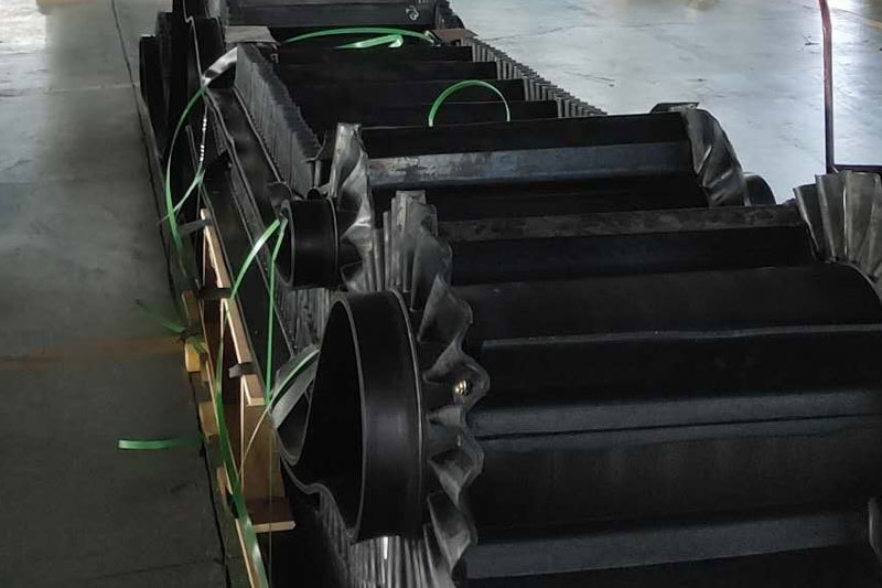 Common specifications and models of large inclination conveyor belts