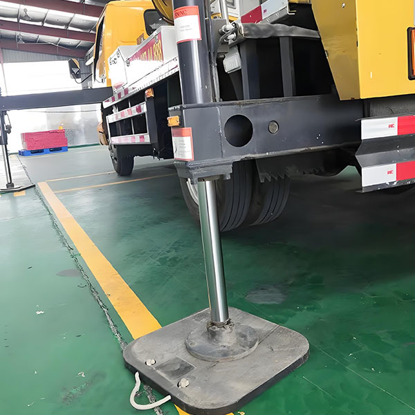 Lightweight and easy to transport UHMWPE Crane leg pad