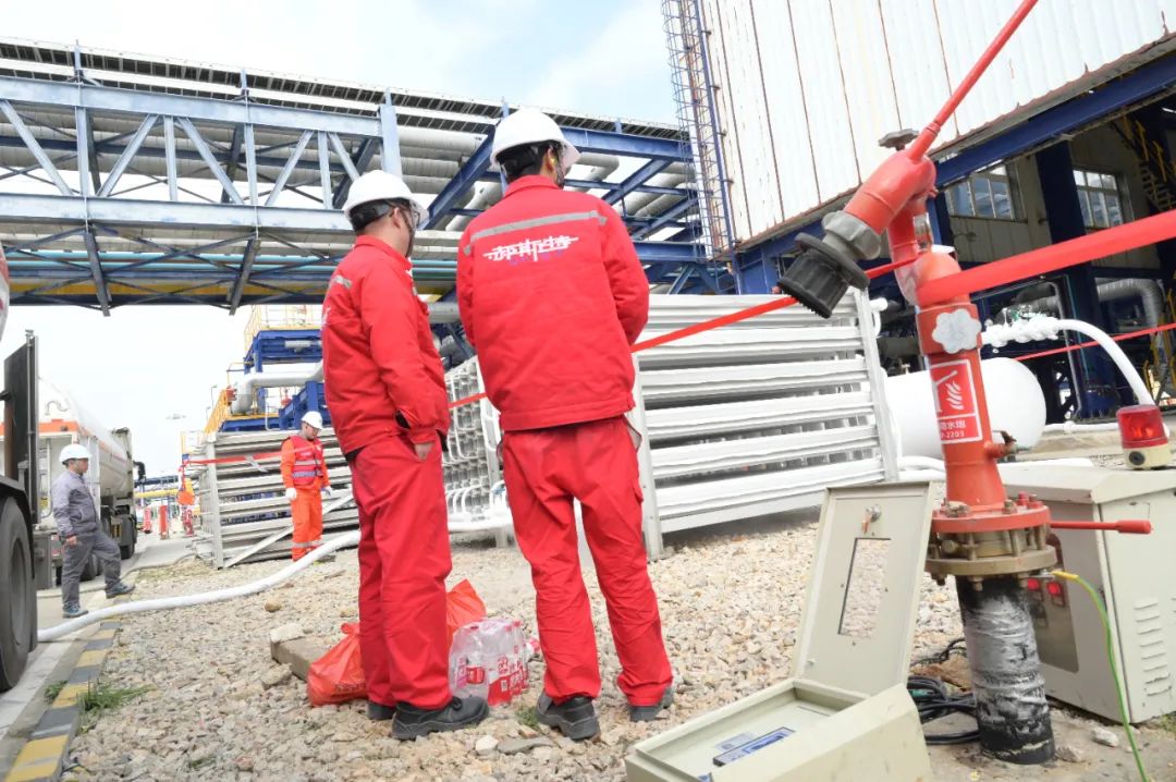 LNG Receiving Station: Pipeline Drying, Air Tightness Testing, and Liquid Nitrogen Pre-cooling Services for Unloading Pipelines at the Oil Refinery LNG Receiving Station: Pipeline Drying, Air Tightness Testing, and Liquid Nitrogen Pre-cooling Services for Unloading Pipelines at the Oil Refinery