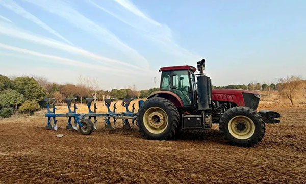 Power Selection for Liquid-Cooled Battery Systems Dedicated to New-Energy Tractors