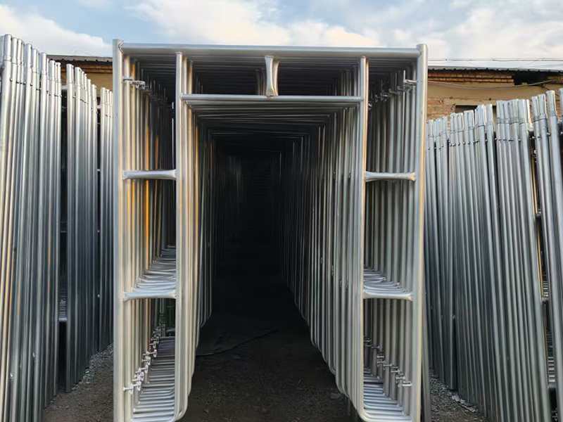 Building scaffolding is an indispensable temporary facility in construction