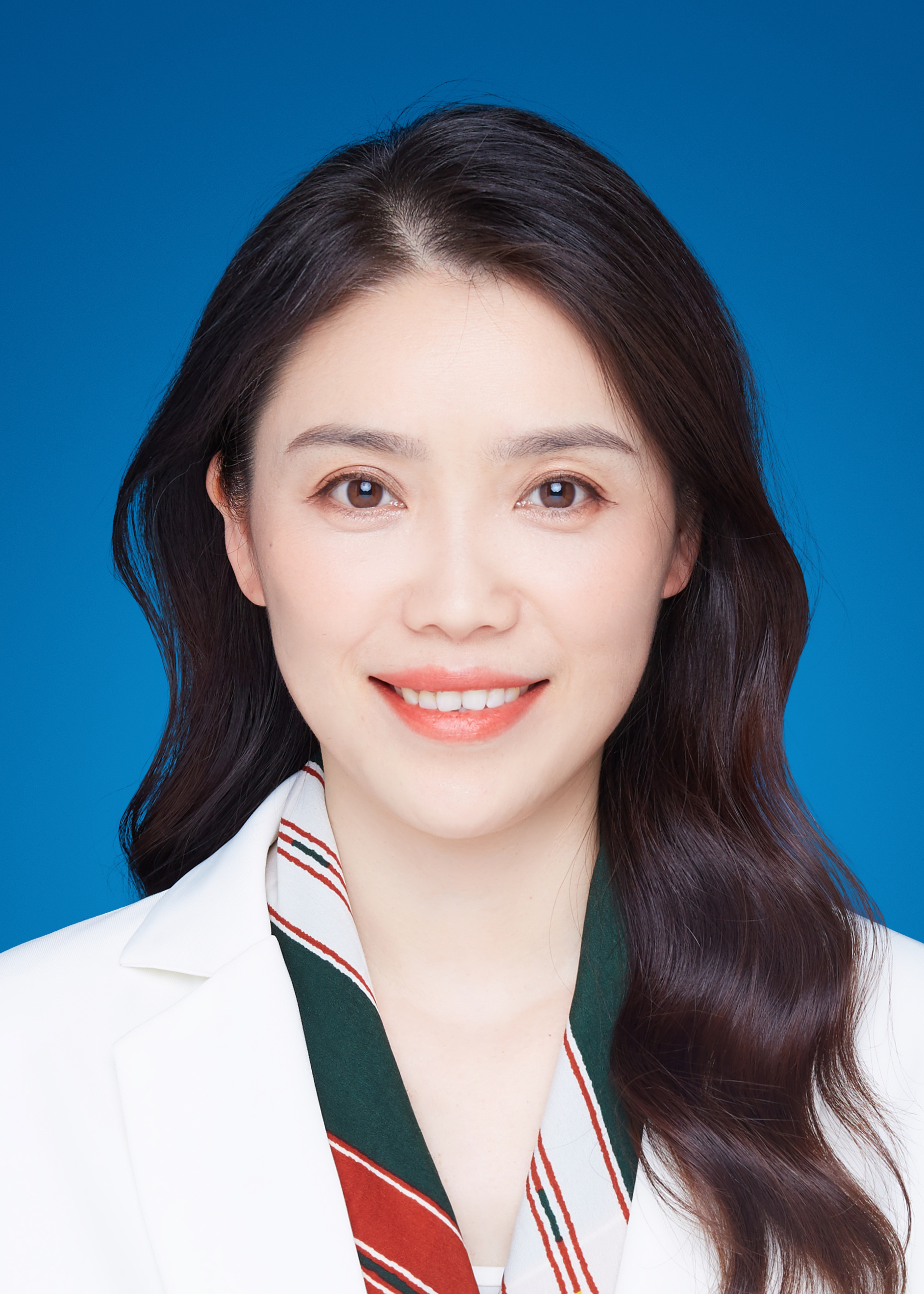  王莉（党委委员、副总经理、董事）