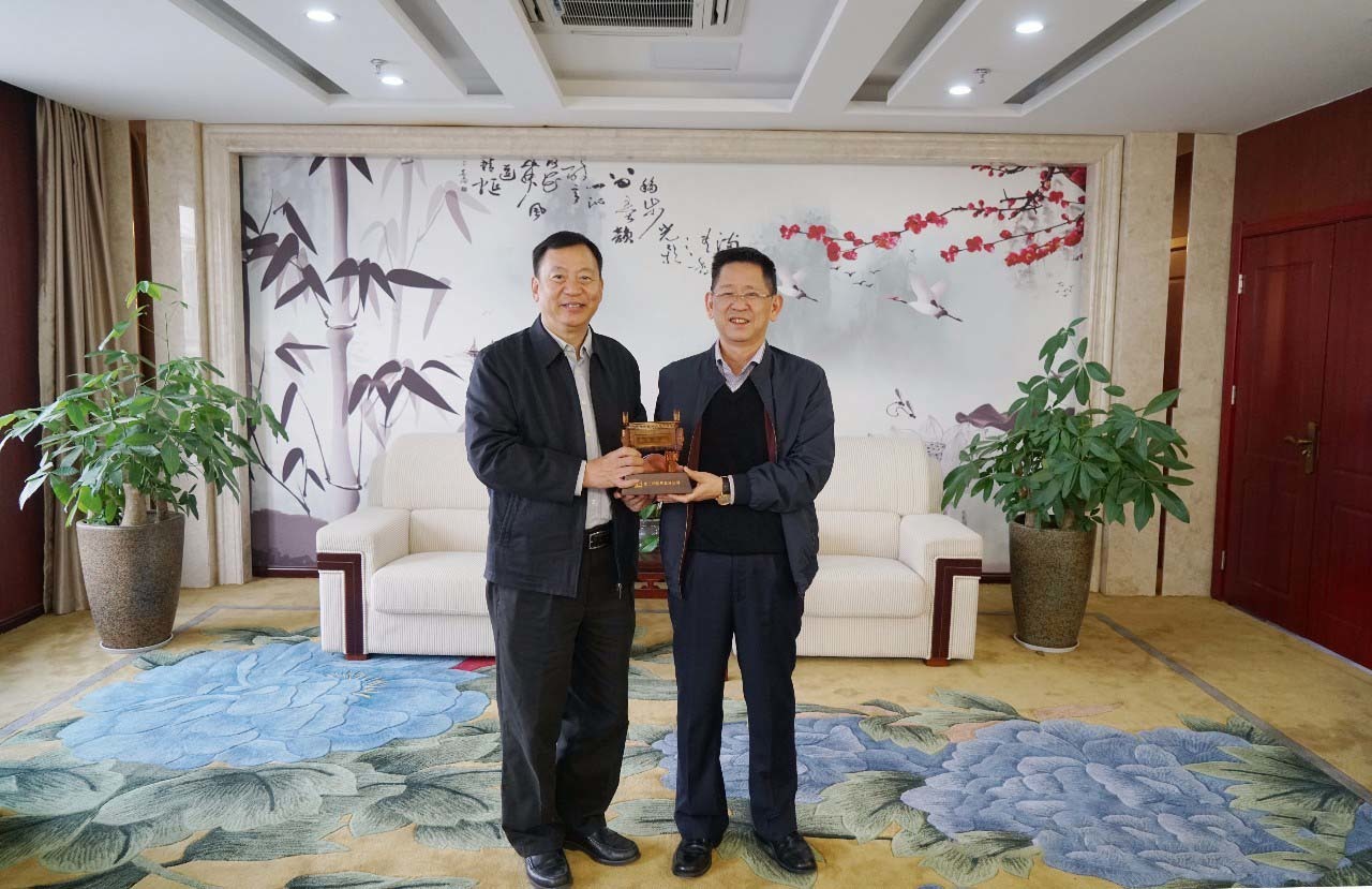 Mr. Wang Qiang, general manager of Sinopec North China Branch, had a business tour to TDF with his team.