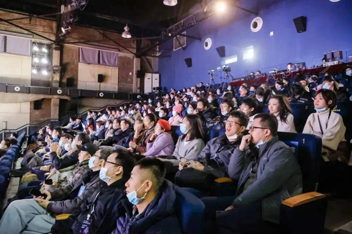 鲁信睿浩作为行业内领先的高端文化装备研发及生产商，一直以来专注于为电影院、主题公园、动物园、水族馆、博物馆以及家庭影院提供先进的特种影院、表演控制、喷泉控制系统等产品和解决方案，业务遍及37个国家和地区，项目数量超过450个。未来，还将持续在球幕、环幕、VR、4D互动等丰富的特种影像技术方面提升发力，仍将以矢志创新，追求卓越的态度，与各领域的从业者的共同为促进我国特种影像技术及相关行业的发展做出贡献。