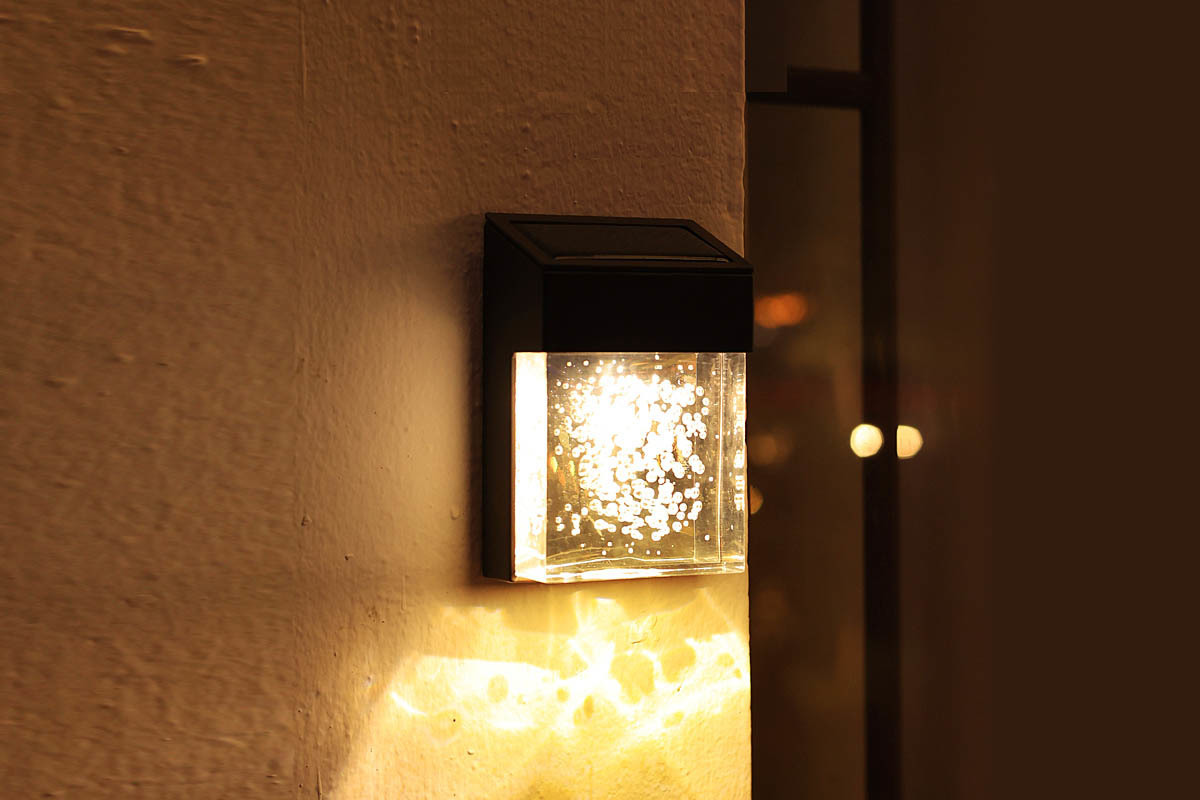 Solar wall lights