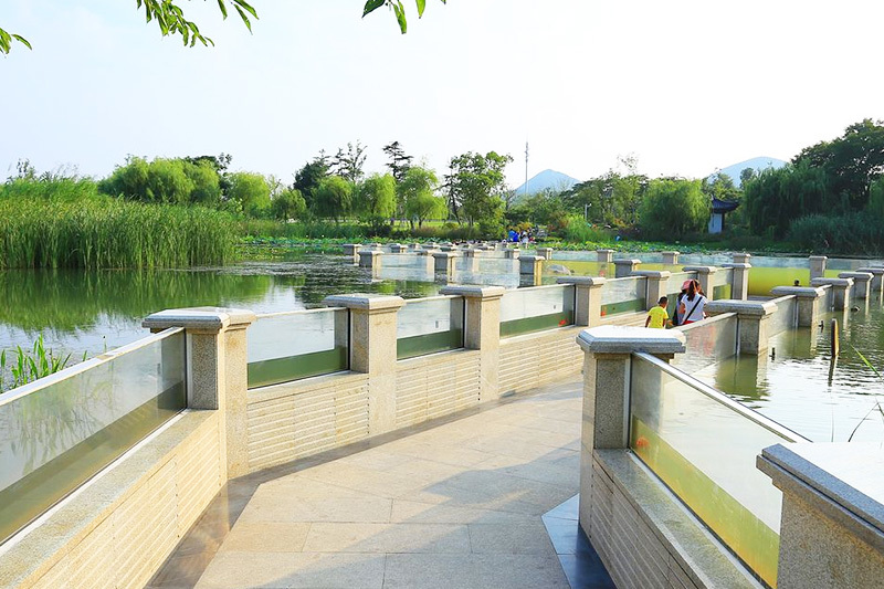 Why Acrylic Channel Boards Are Essential for Innovative Design Solutions