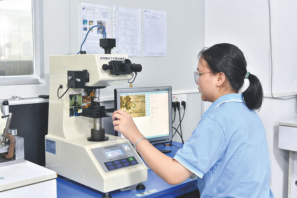 Vickers Hardness Tester