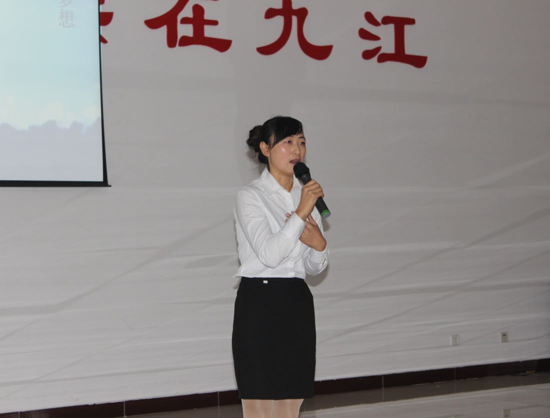 朗誦比賽選手風(fēng)采（張艷麗）