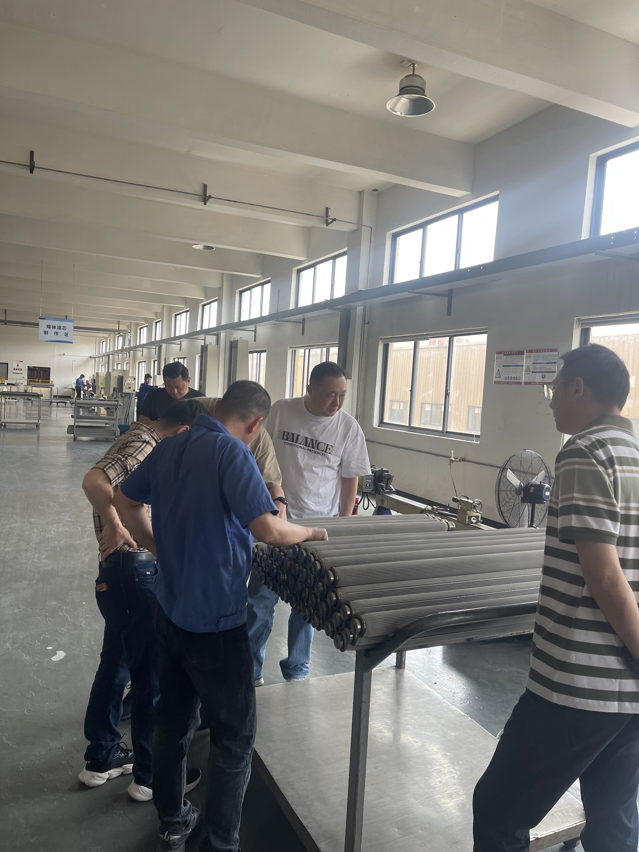 4月10日江苏扬州客户参观我司的过滤产品。