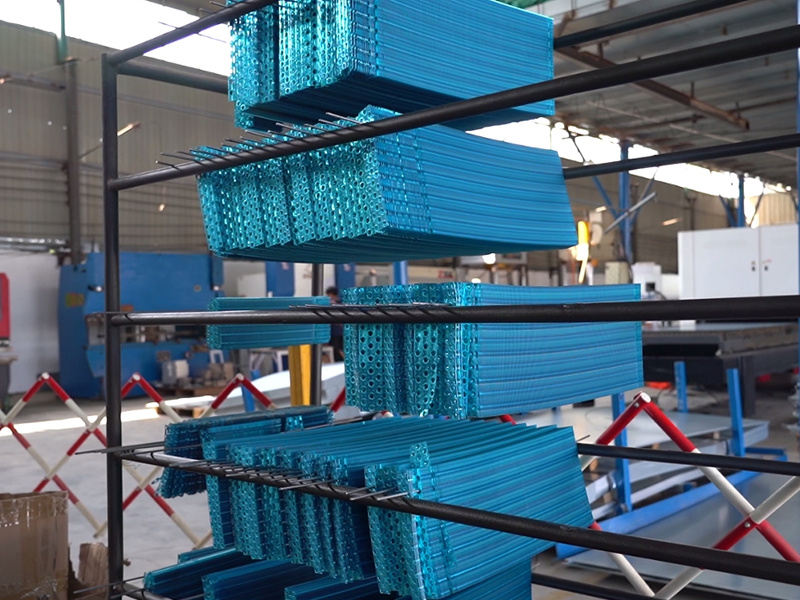 Fan coil unit achieves heat exchange through forced convection