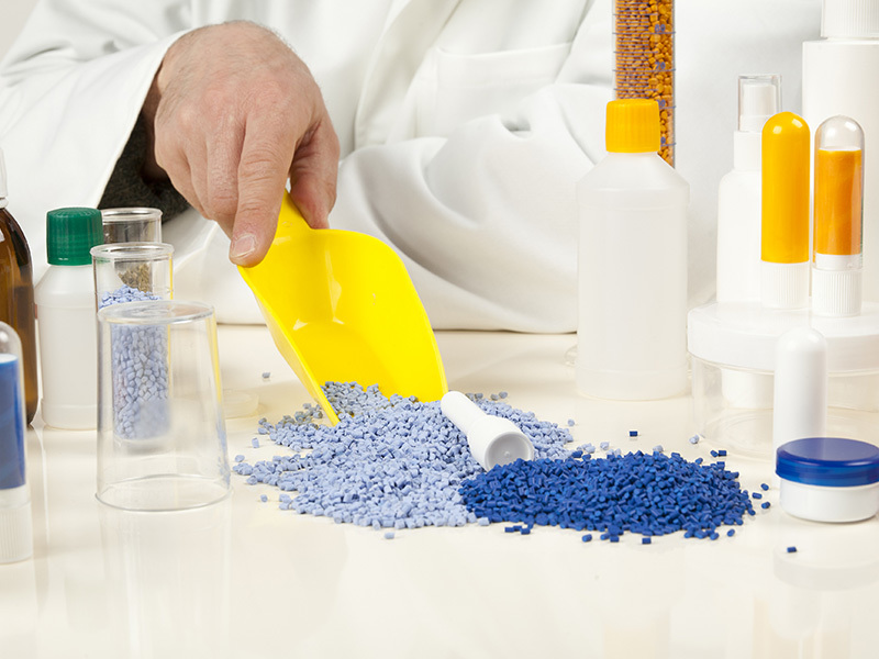 Automatic quantitative packaging of chemical products