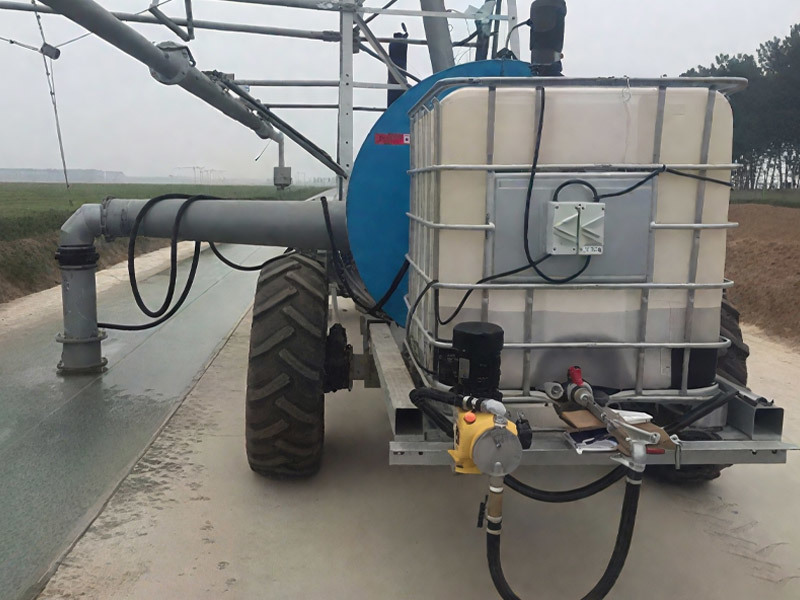 Self propelled irrigation equipment
