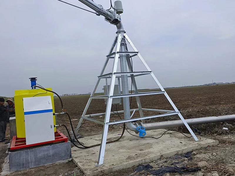 Central fixed water and fertilizer integrated machine