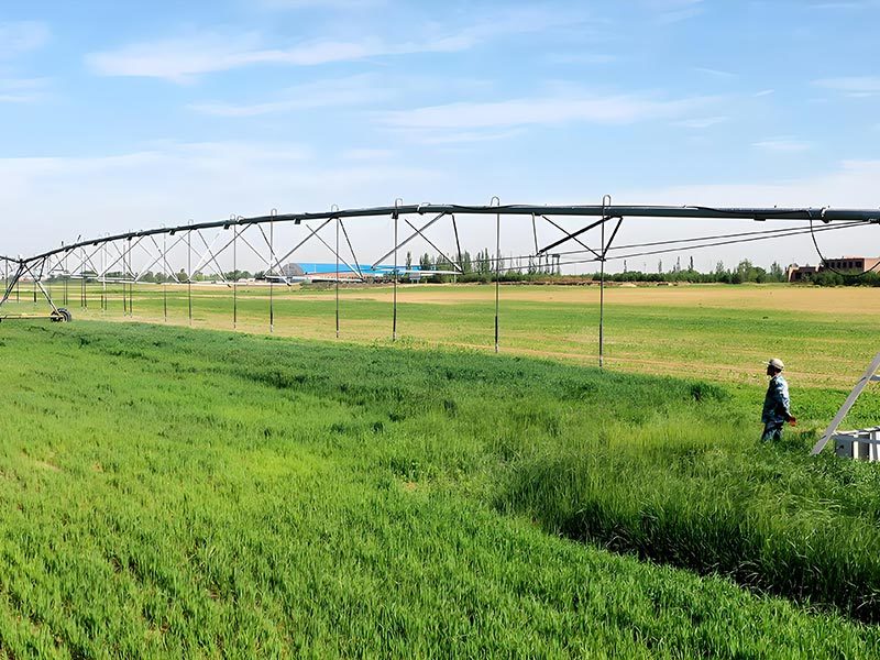 Solar Center Pivot Irrigation Machine