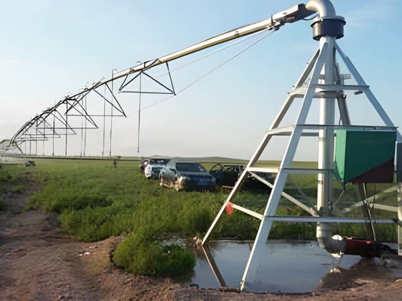 Electric center pivot irrigation