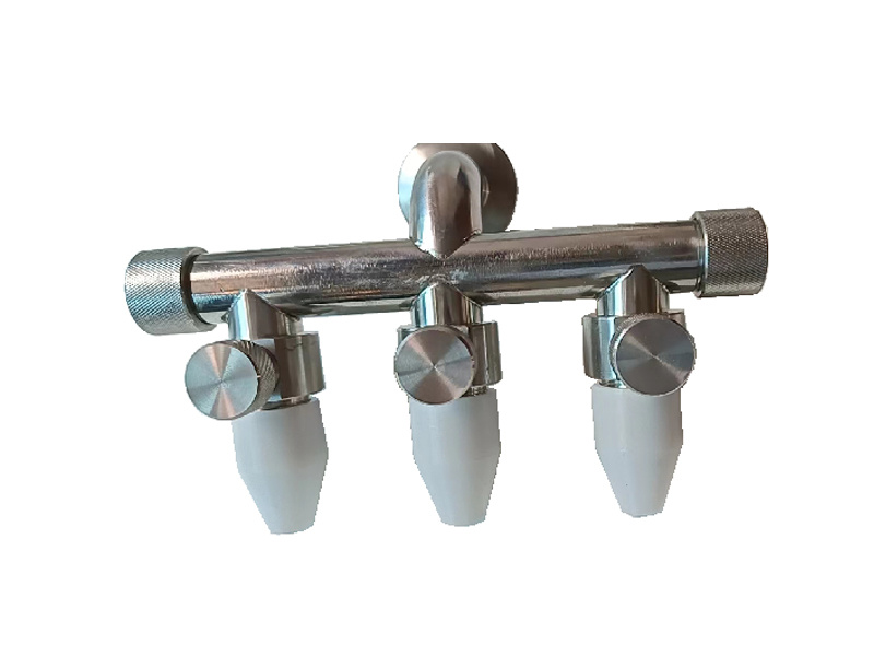 Adjustable three-head filling nozzle