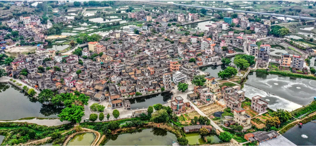 助力“百千万工程”，华运通达鹤山行——霄南村旧路换新颜
