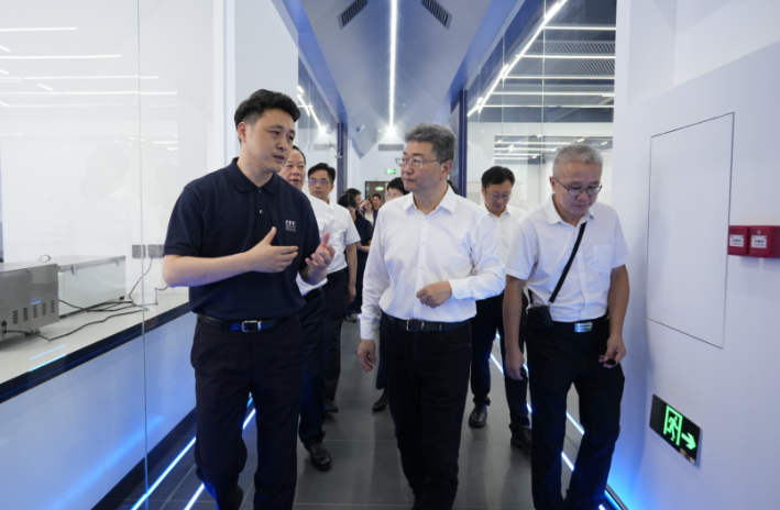 Promote the deep integration of technological innovation and industrial innovation | Vice Minister of Education Wu Yan inspects Huayun Tongda Advanced Asphalt Material Laboratory