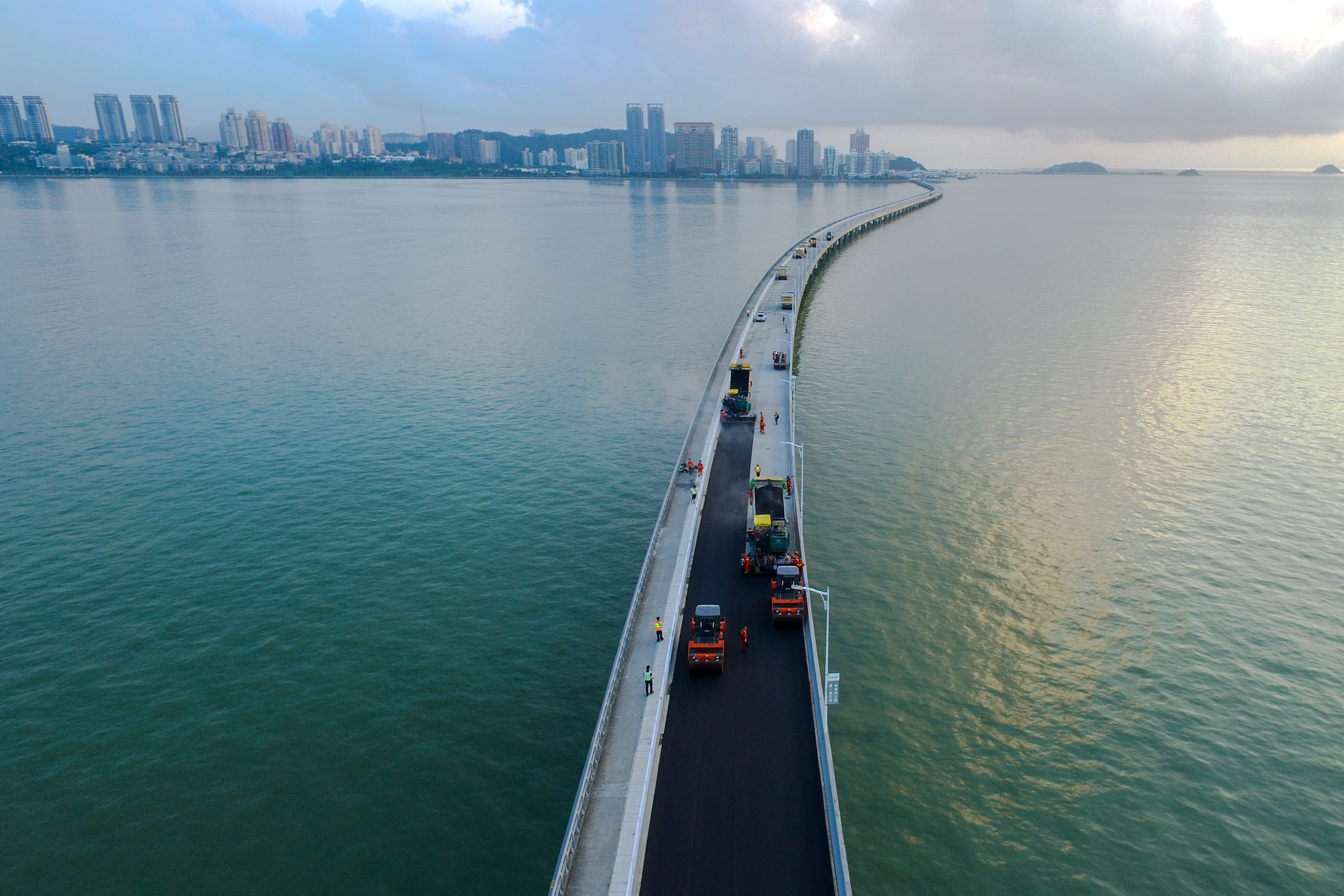 如何通过沥青薄层罩面提升道路使用寿命？