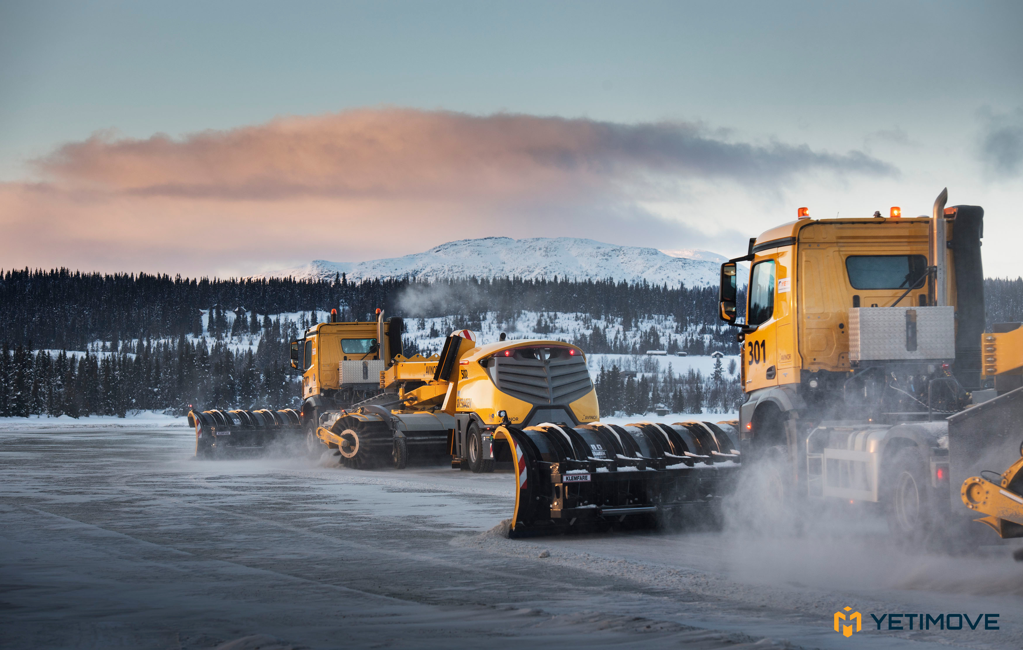 Eco-Friendly Biological Snow Melting Agent is primarily used on airport runway and apron; to prevent and remove the frosting, icing and the accumulation of them. It could also be used on street, road, railway, bicycle lane, side walk and bridge.