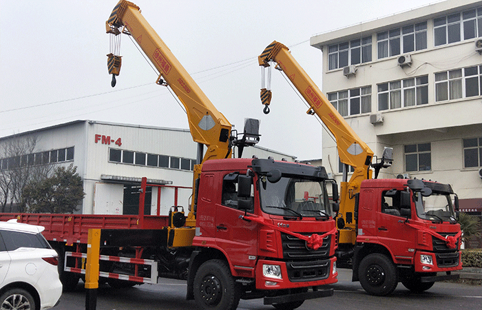 東風(fēng)后雙橋12噸直臂U型臂隨車吊