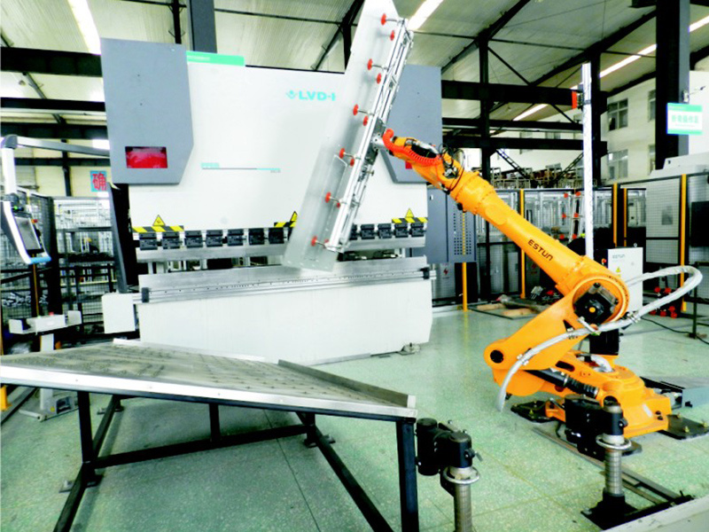 Robotic automatic bending machine