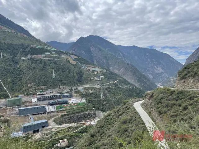 Investigación en las caras minas de litio de Sichuan Occidental: dormidas en altas montañas y profundos valles, la extracción a gran escala aún requiere una gran inversión.