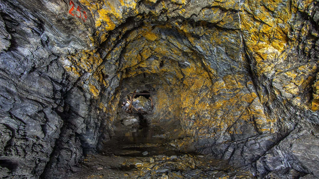 En 2023, la producción de oro en Zimbabue disminuyó un 15%.