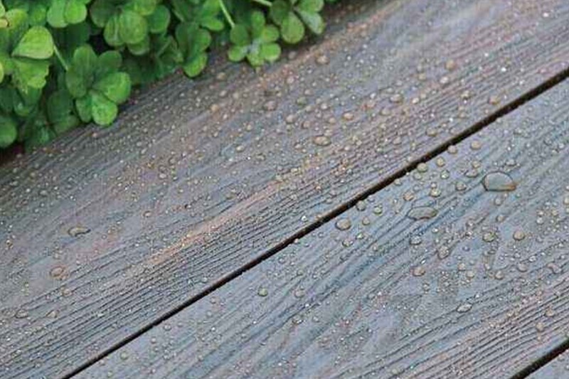 Piso de madera y plástico