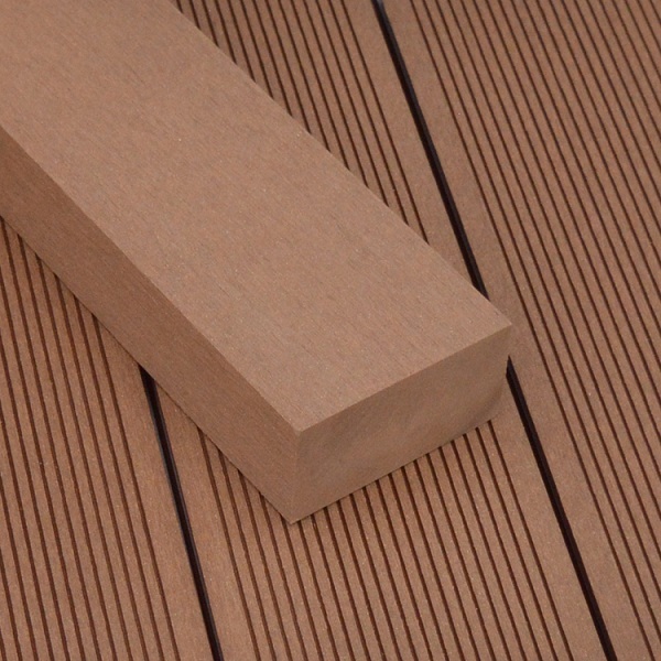 Taburete macizo de madera y plástico