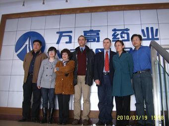 外賓參觀萬高軟膠囊生產線