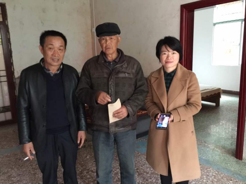 韶山新天置業(yè)黨支部大坪湘慰問困難群眾