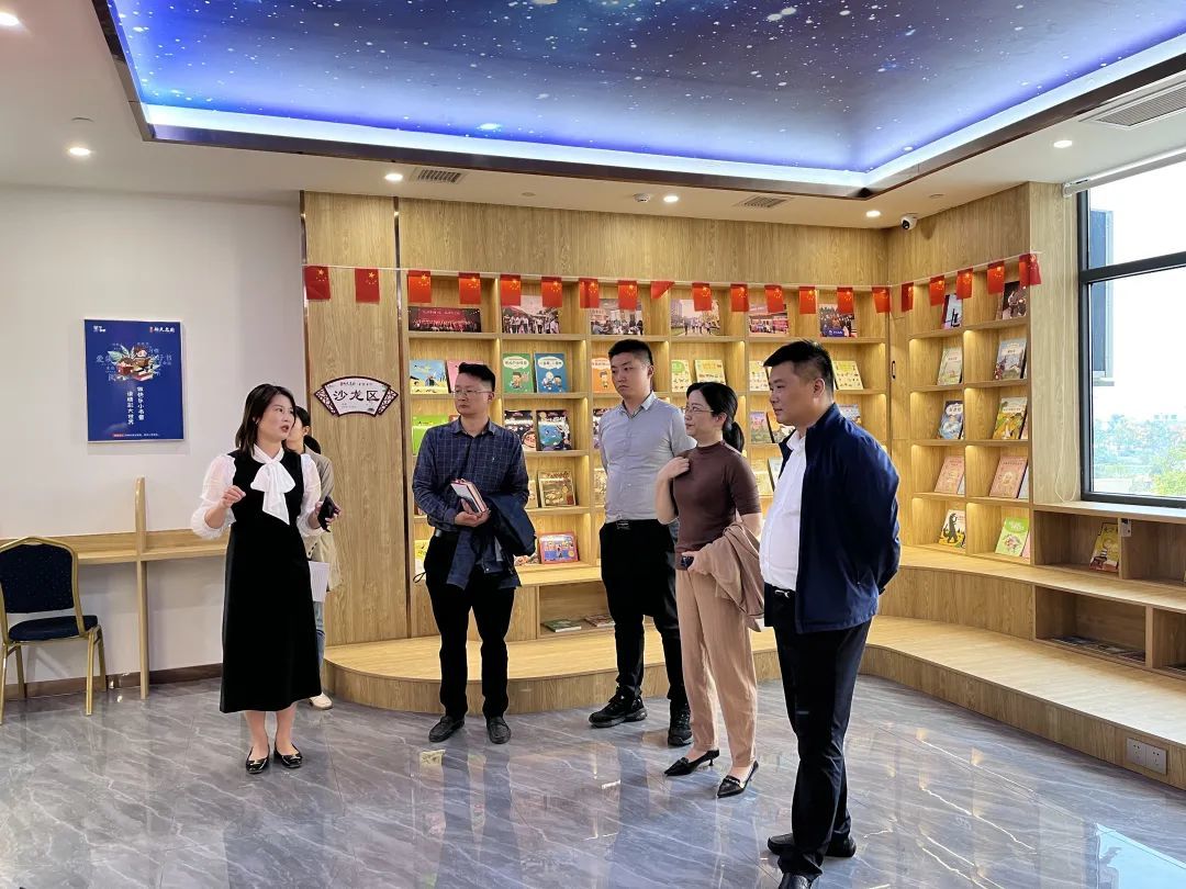 【要聞】人大代表、文旅局領(lǐng)導(dǎo)蒞臨新天名府星空書(shū)吧指導(dǎo)工作