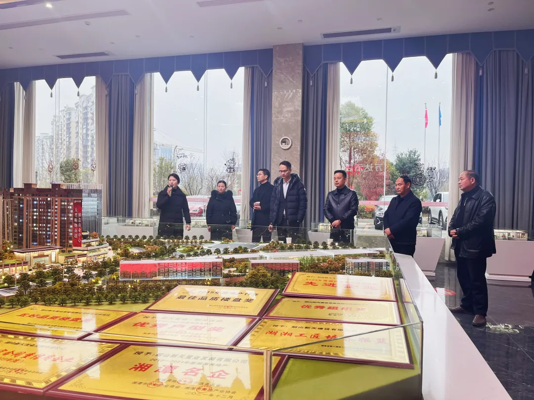 萬達酒店&度假村發(fā)展中心嘉賓蒞臨新天名府考察指導