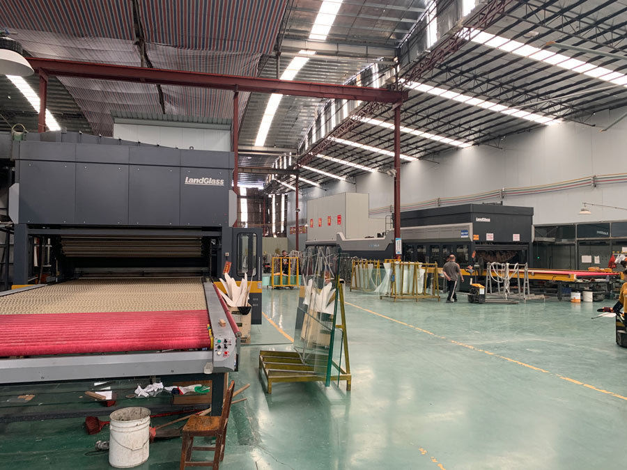 Landy flat, curved tempered, high-stress fireproof seriesThree tempered steel production lines Landy flat, curved tempered, high-stress fireproof seriesThree tempered steel production lines