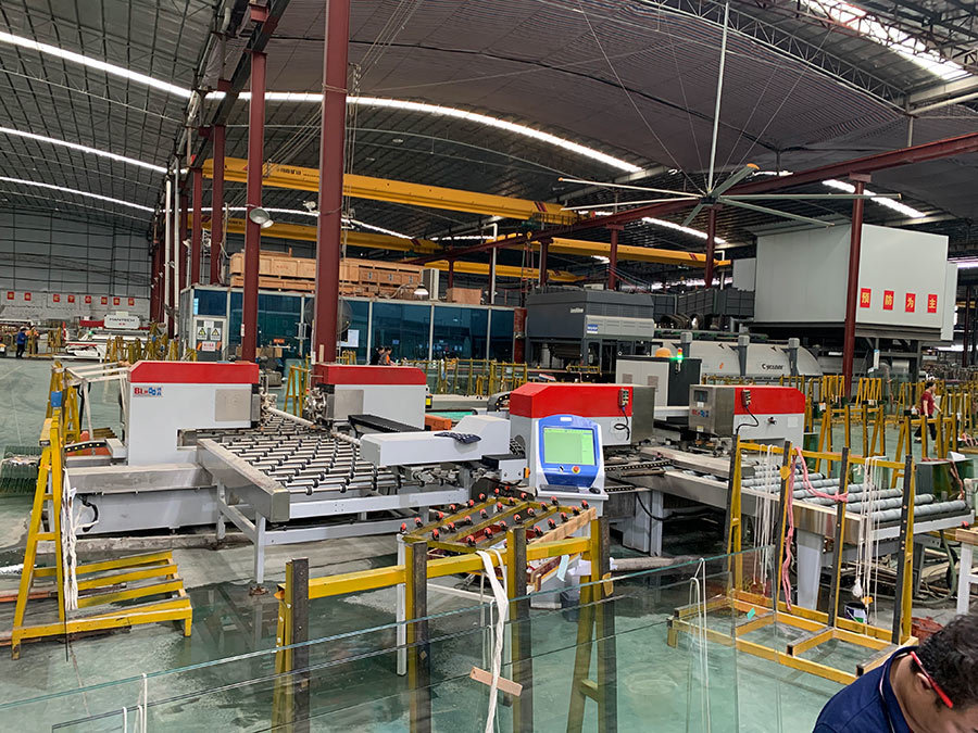 Automatic milling and drilling center Automatic milling and drilling center