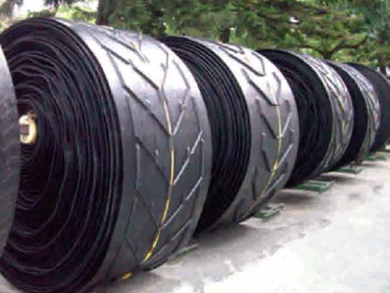 PATTERNED CHEVRON CONVEYOR BELT