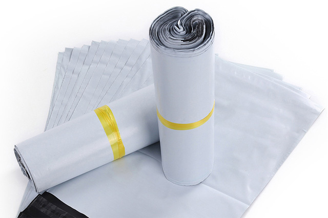 White courier bag (unprinted)