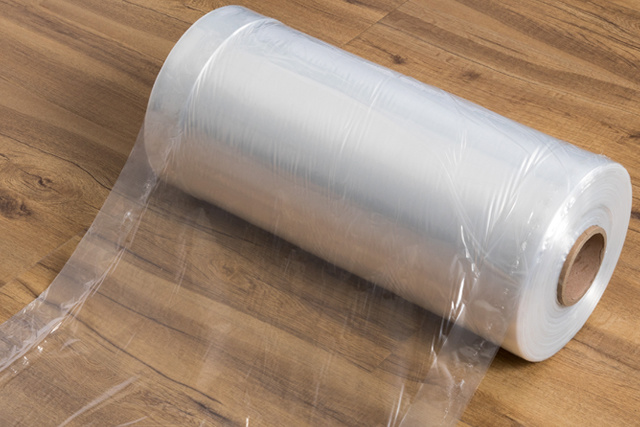 Transparent unprinted packaging roll (with folded edges)
