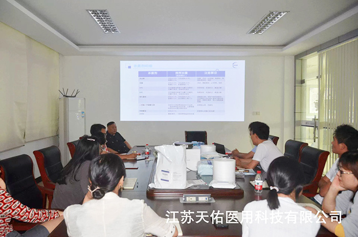 在北京疫情反撲的情況下，2020年6月22日，江蘇天佑醫(yī)用科技有限公司組織團隊學(xué)習(xí)研究，進行殺菌劑配方優(yōu)化研發(fā)