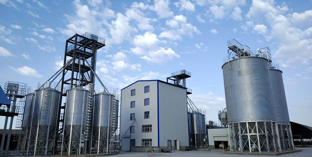 Intelligent Feeding Center: Automated Precision Feed Mixing System