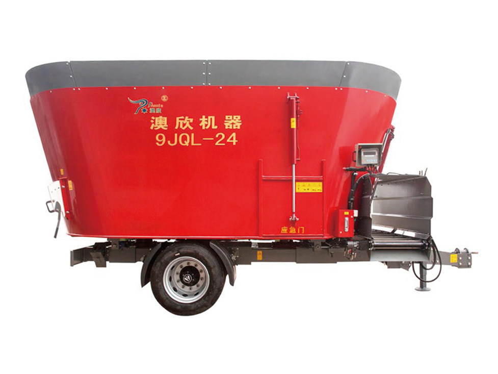 24m³ Traction-Type Total Mixed Ration Mixer