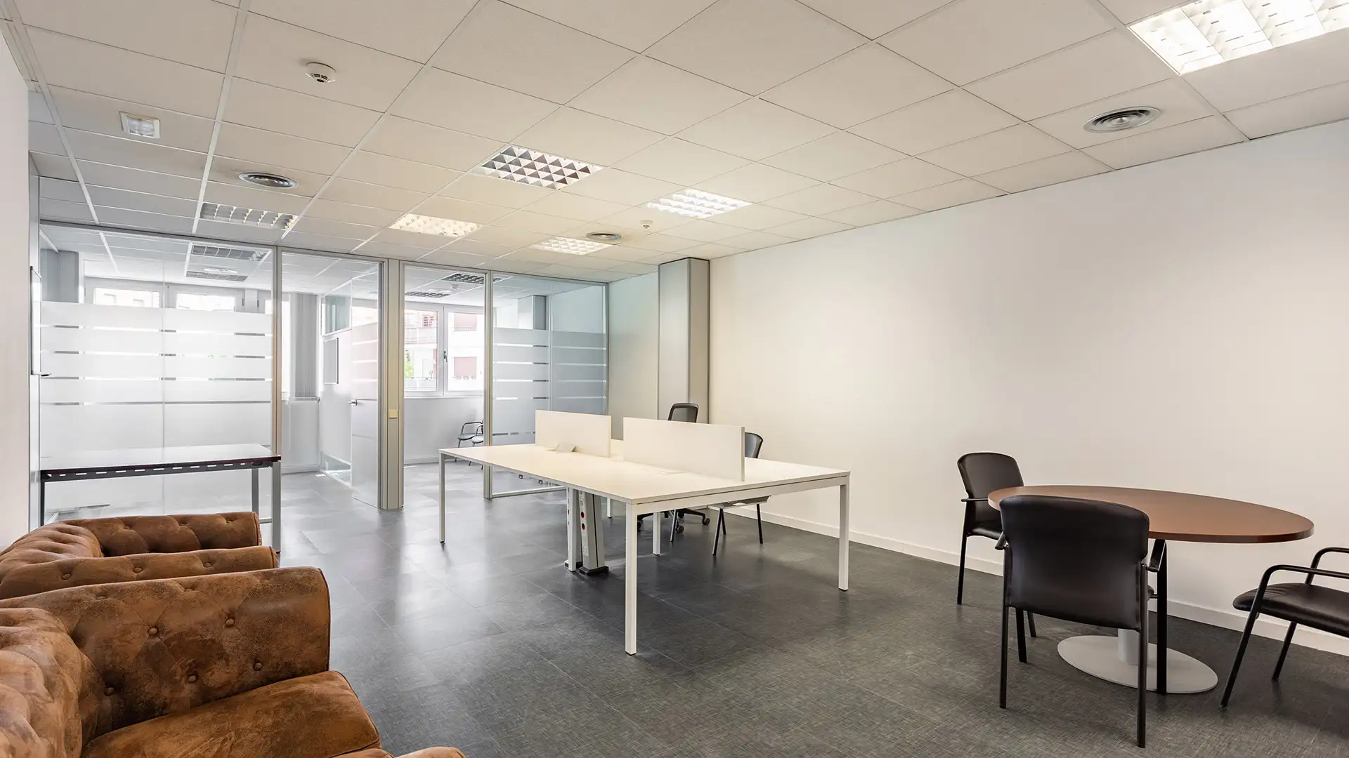 specialist in high-end commercial ceiling material manufacturing