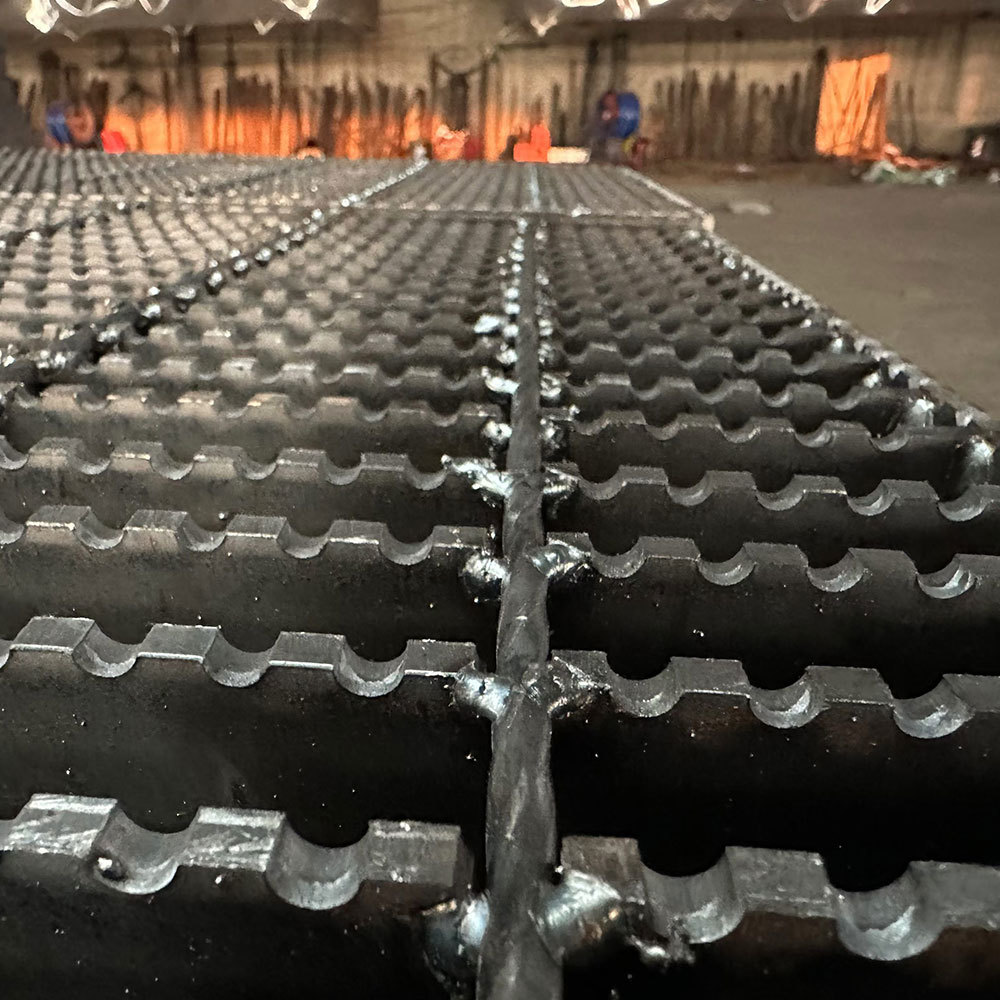 Tooth shaped steel grating